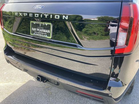 Used 2025 Ford Expedition Active RWD image 4