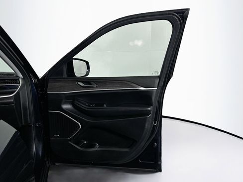 Used 2022 Jeep Grand Cherokee Limited 4xe image 33