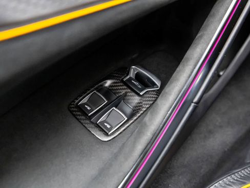 Used 2023 McLaren Artura RWD image 28