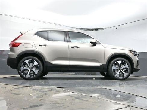 New 2024 Volvo XC40 B5 Plus w/ Protection Package Premier image 30