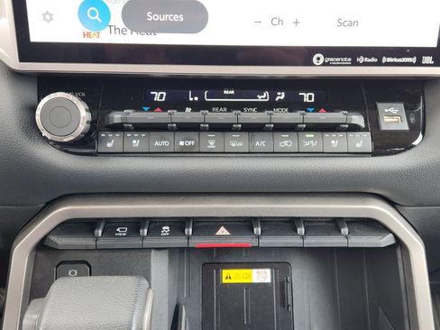 Used 2023 Toyota Sequoia Limited image 20