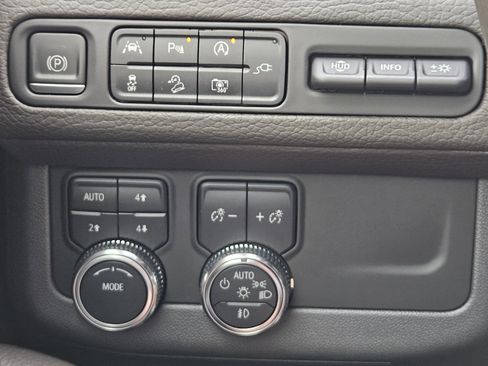 Used 2022 GMC Yukon XL Denali image 24