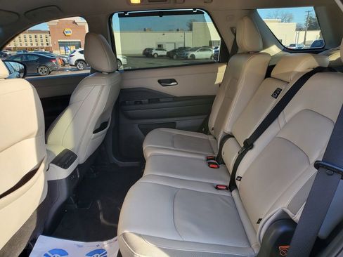 Used 2023 Nissan Pathfinder SL image 11