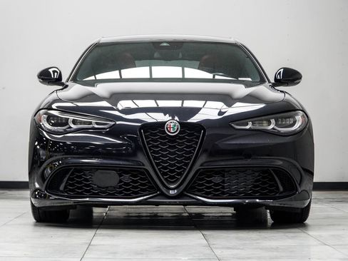 Used 2024 Alfa Romeo Giulia Veloce RWD image 8