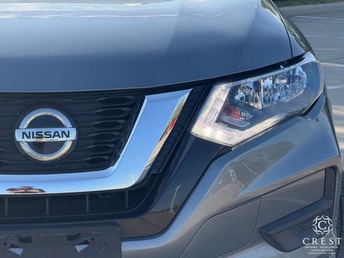 Used 2018 Nissan Rogue SV FWD image 3
