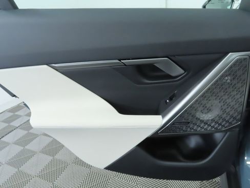 Certified 2025 BMW 530i w/ Premium Package image 28