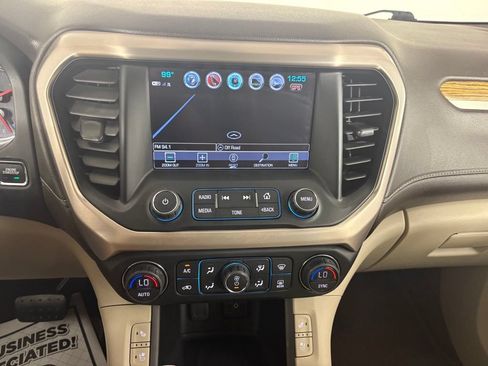 Used 2019 GMC Acadia Denali w/ Technology Package FWD image 24