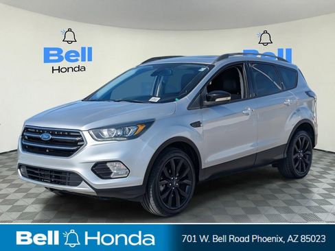 Used 2017 Ford Escape Titanium image 1