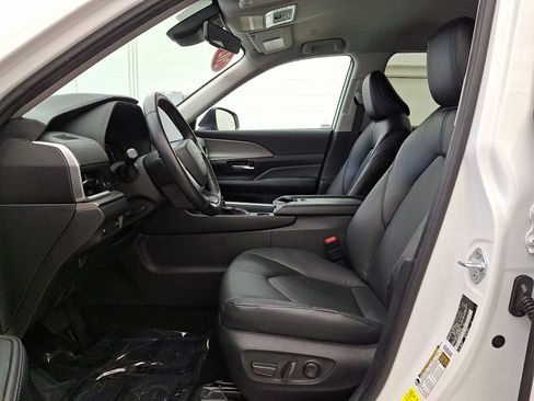 Certified 2024 Toyota Grand Highlander XLE image 11