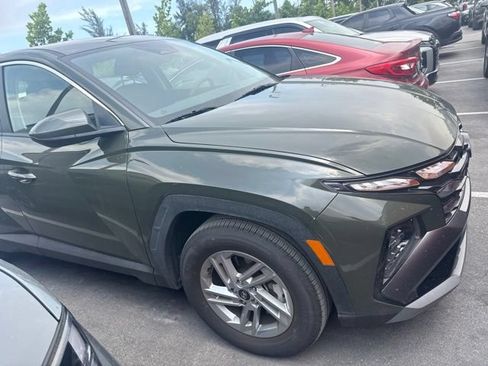 Used 2025 Hyundai Tucson SE FWD image 4