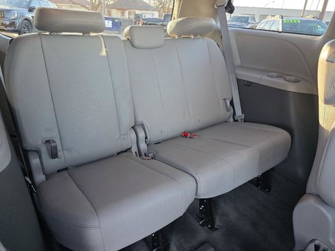 Used 2017 Toyota Sienna Limited image 32