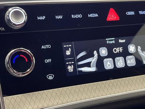 Used 2025 Genesis GV80 2.5T Prestige image 8