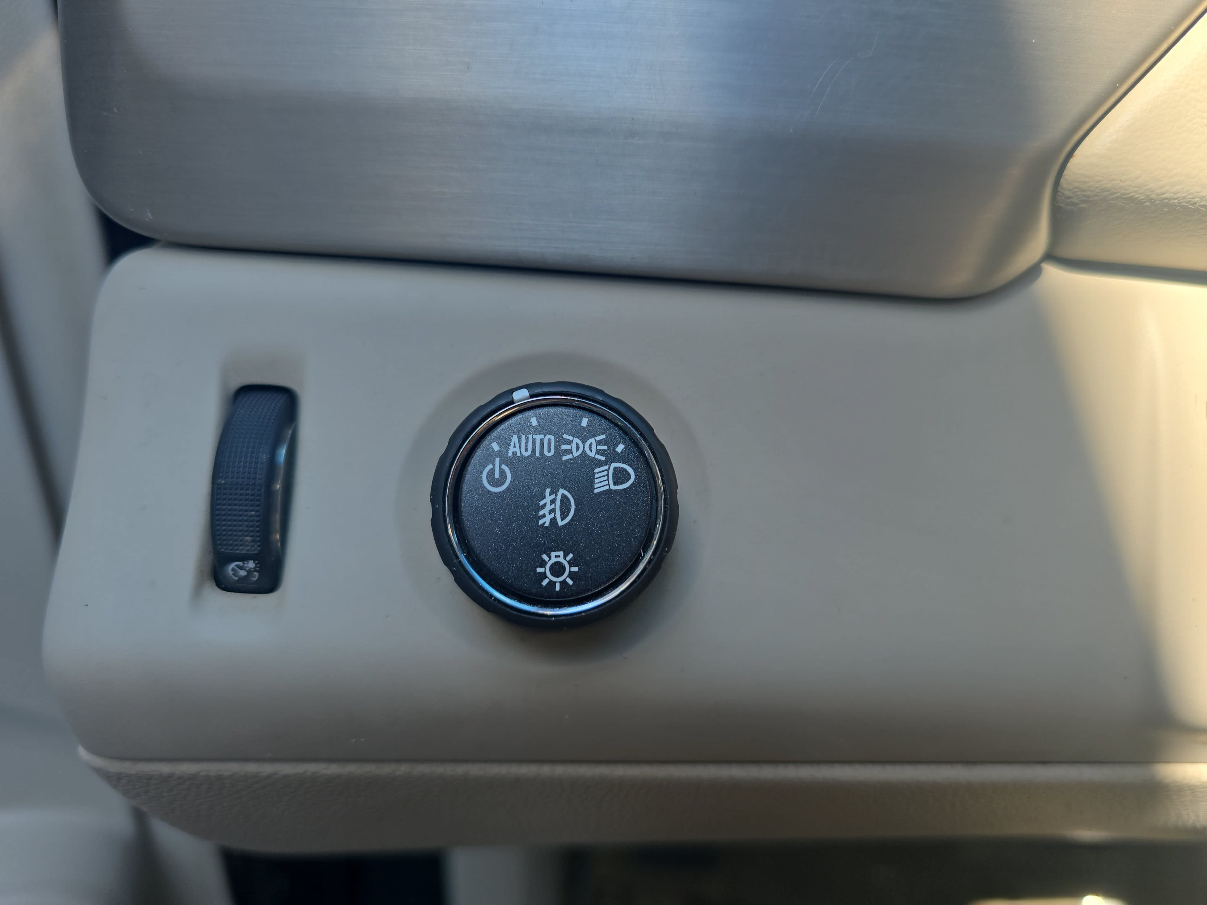 Used 2015 GMC Yukon Denali RWD image 27