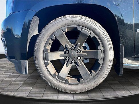 Used 2017 GMC Yukon Denali w/ Open Road Package image 9