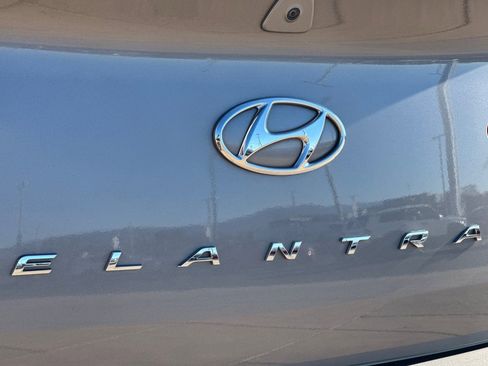 Used 2020 Hyundai Elantra SEL image 31