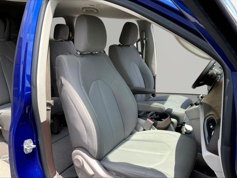 Used 2019 Chrysler Pacifica Touring Plus FWD image 28