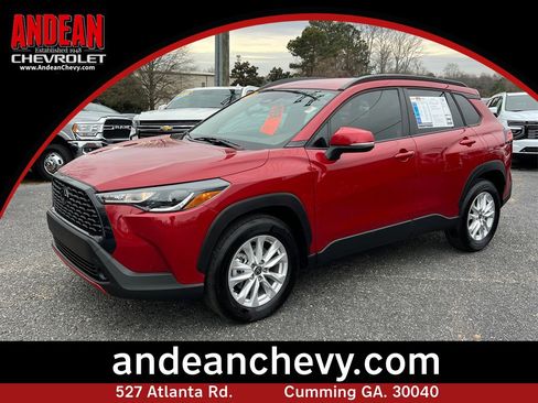 Used 2023 Toyota Corolla Cross LE image 1