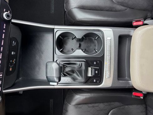Certified 2025 Kia Carnival FWD image 20