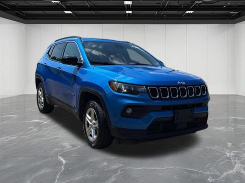 Used 2024 Jeep Compass Latitude AWD/4WD image 7