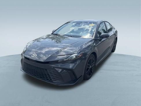 Used 2025 Toyota Camry SE FWD image 3