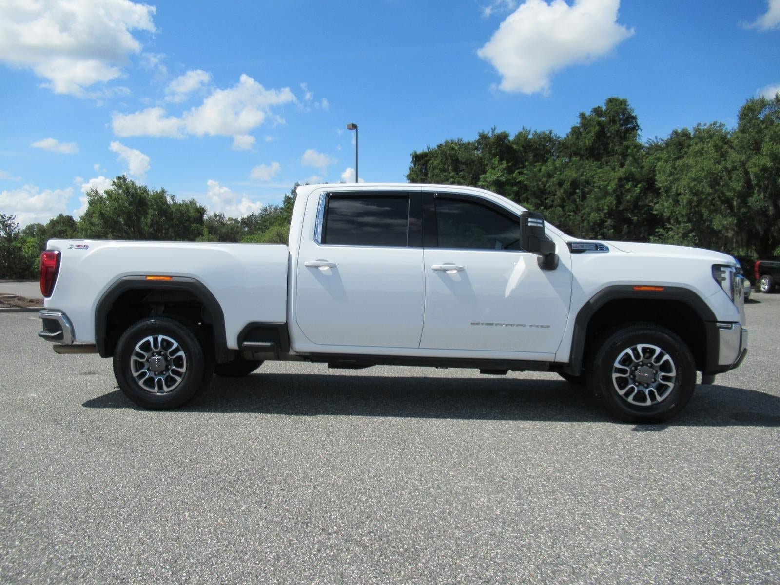 Used 2024 GMC Sierra 2500 SLE w/ SLE Value Package; AWD/4WD image 2