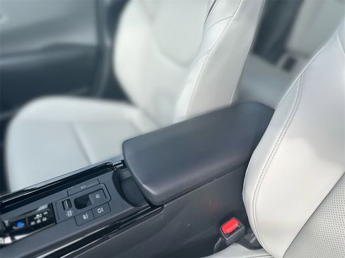 Used 2024 Toyota Prius XLE image 22