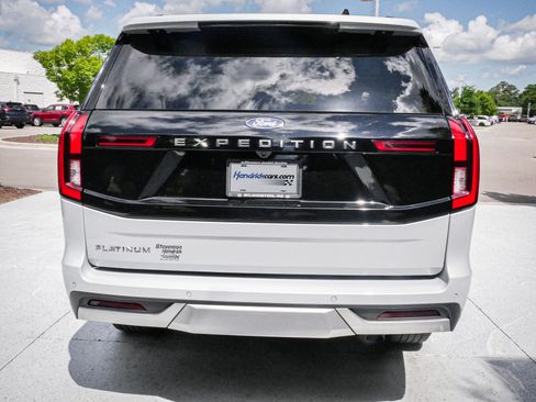Used 2025 Ford Expedition Platinum AWD/4WD image 9