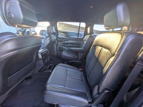 Used 2024 Jeep Wagoneer Series II image 12