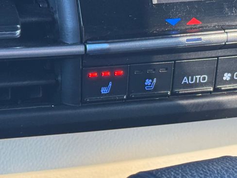 Used 2022 Toyota Sienna Platinum image 5