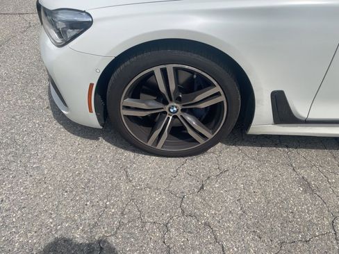 Used 2018 BMW 750i xDrive image 3