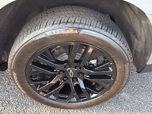 Used 2025 Chevrolet Suburban Premier AWD/4WD image 12