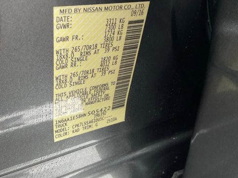 Used 2017 Nissan Titan SV image 21