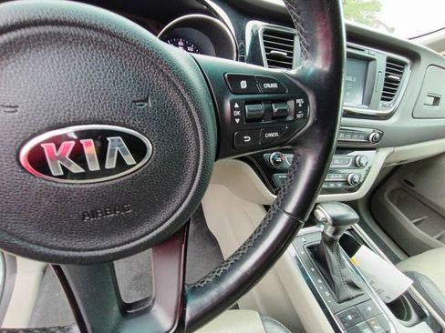 Used 2017 Kia Sedona SX FWD image 25