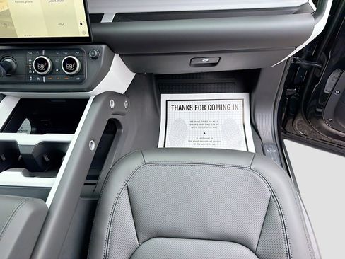 New 2026 Land Rover Defender 110 X-Dynamic SE AWD/4WD image 18