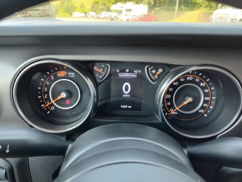 Used 2023 Jeep Wrangler Sport image 17