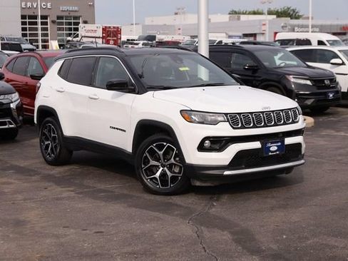 Used 2025 Jeep Compass Limited AWD/4WD image 2