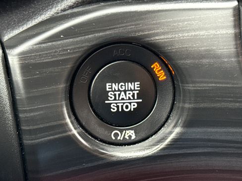 Used 2019 Jeep Grand Cherokee Altitude RWD image 30