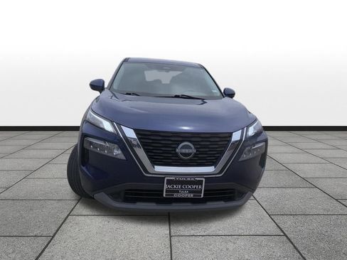 Used 2022 Nissan Rogue SV FWD image 2