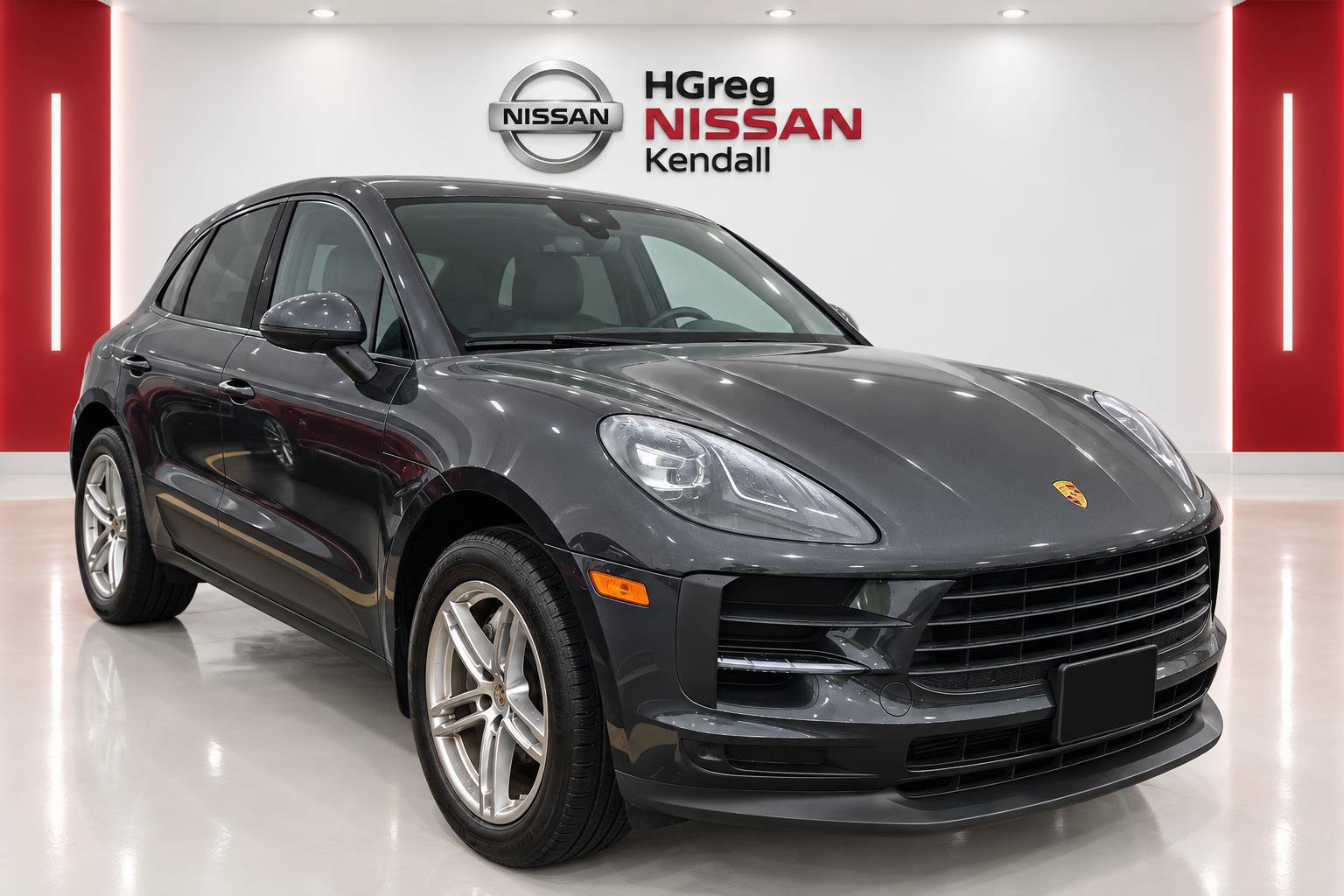 Used 2021 Porsche Macan AWD/4WD image 3