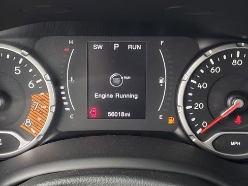 Used 2020 Jeep Renegade Altitude AWD/4WD image 10