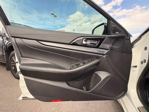 Used 2023 Nissan Maxima Platinum w/ Sport Mat Group FWD image 13