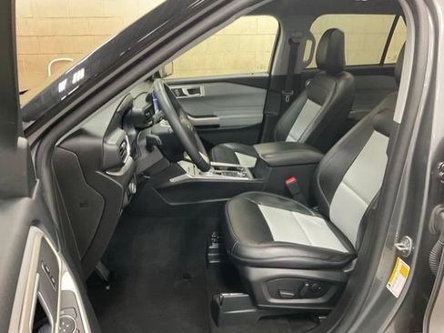 Used 2023 Ford Explorer XLT w/ Equipment Group 202A AWD/4WD image 8