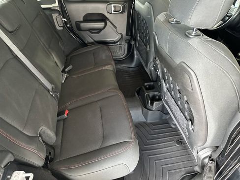 Used 2022 Jeep Wrangler Unlimited Rubicon image 32