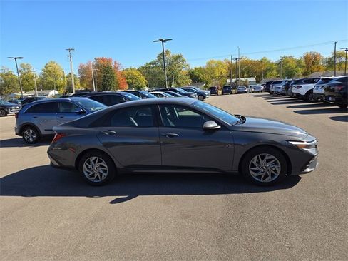 Certified 2024 Hyundai Elantra SEL image 5