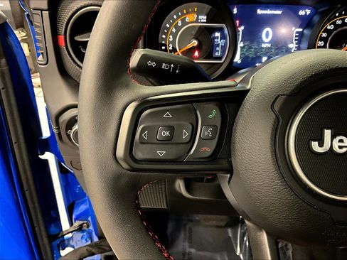 Used 2024 Jeep Wrangler Unlimited Rubicon AWD/4WD image 11