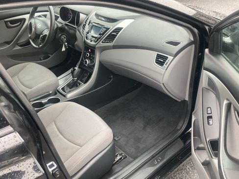 Used 2015 Hyundai Elantra SE w/ Option Group 02 FWD image 17