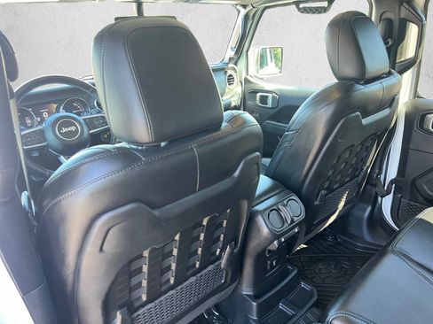Used 2022 Jeep Wrangler Unlimited Rubicon 4xe w/ Cold Weather Group AWD/4WD image 19
