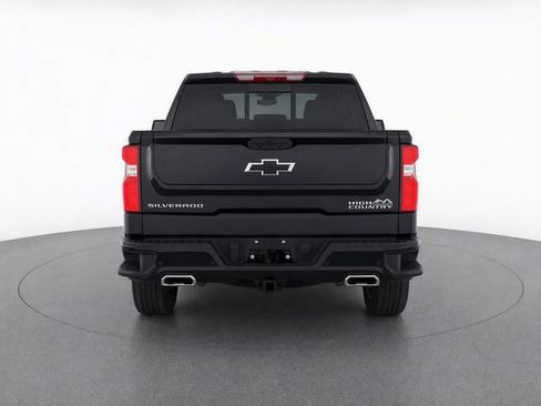 Used 2022 Chevrolet Silverado 1500 High Country w/ High Country Premium Package AWD/4WD image 3