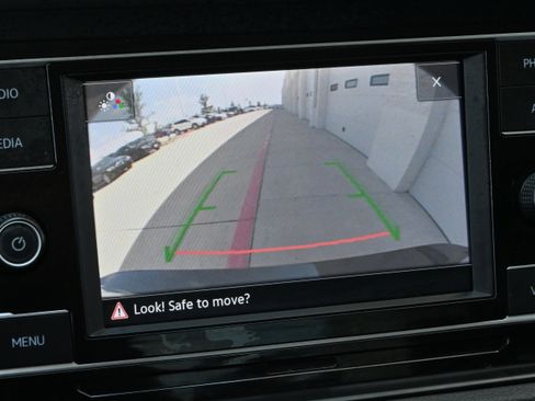 Used 2023 Volkswagen Jetta SE image 17