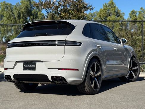 New 2026 Porsche Cayenne GTS AWD/4WD image 7